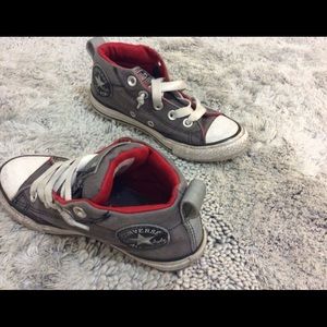 Gray/red converse’s